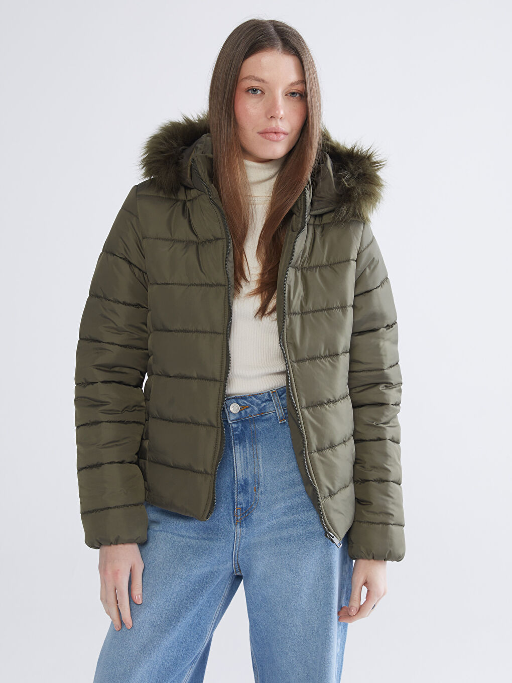 Haki Kürklü Kapüşonlu Kadın Şişme Mont