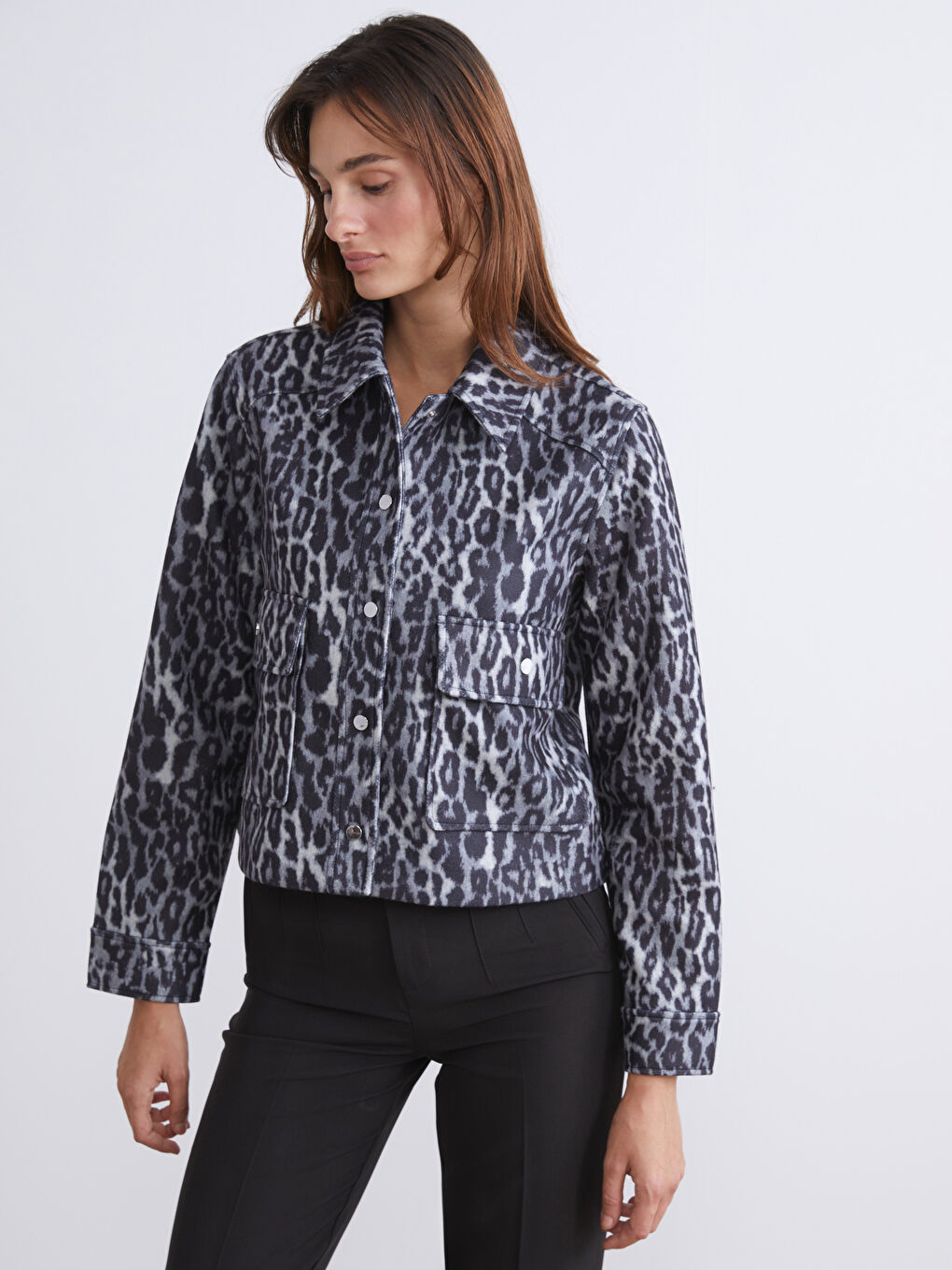 ئۆڤەرشێرت خۆڵه‌مێشی ژن