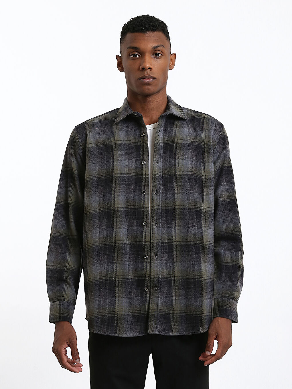 قميص فلانيل رجالي بنقشة مربعات وأكمام طويلة وقصة عادية