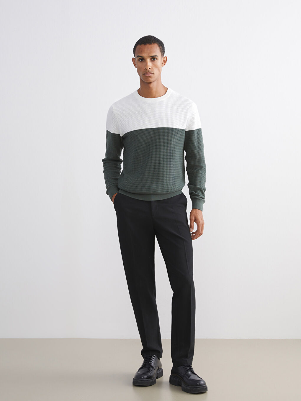 Crew Neck Color Block Men's Knitwear Sweater-1