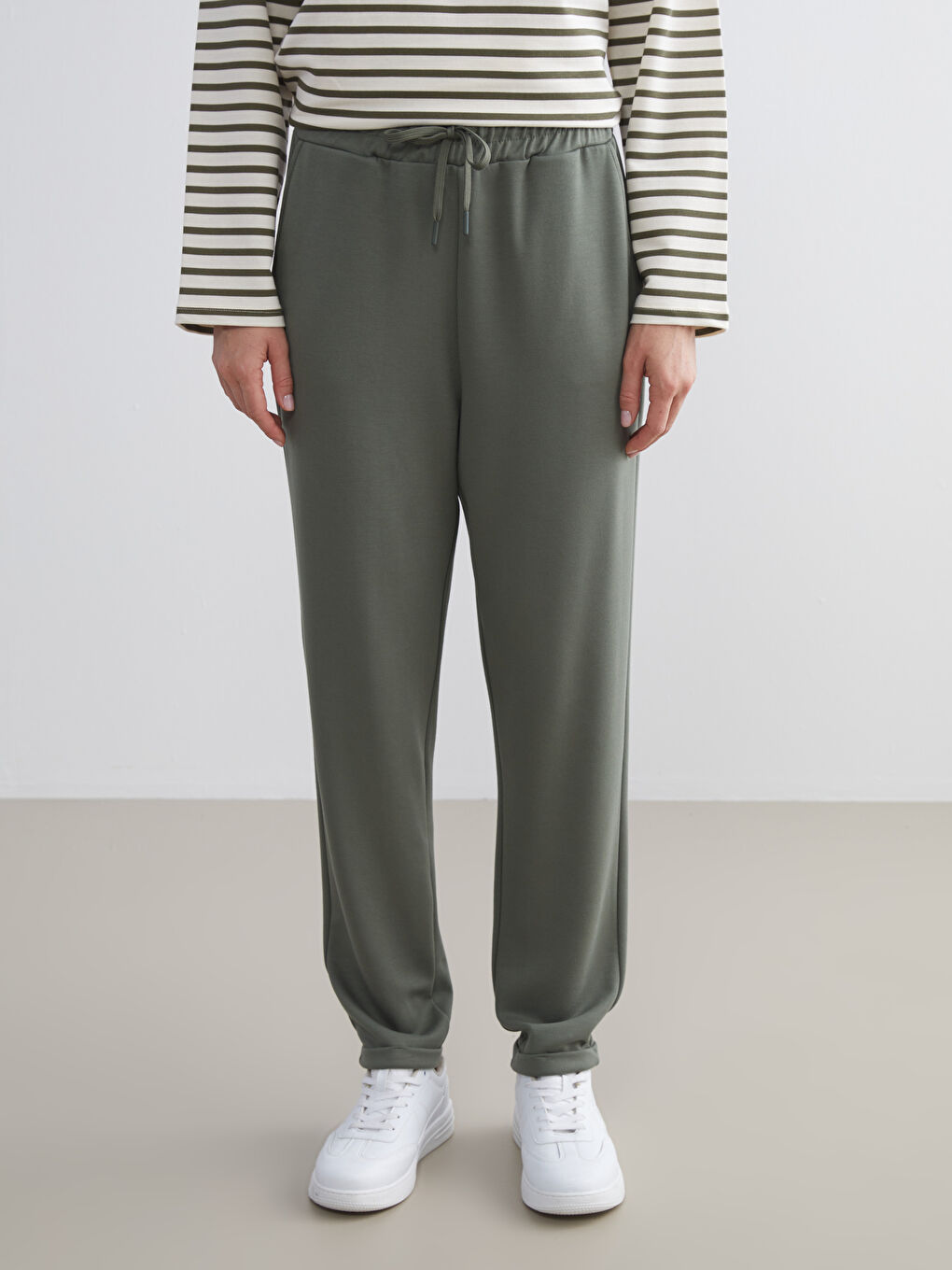 LCW Modest Women's Sweatpants with Elastic Waist -W5HD39Z8-HAU