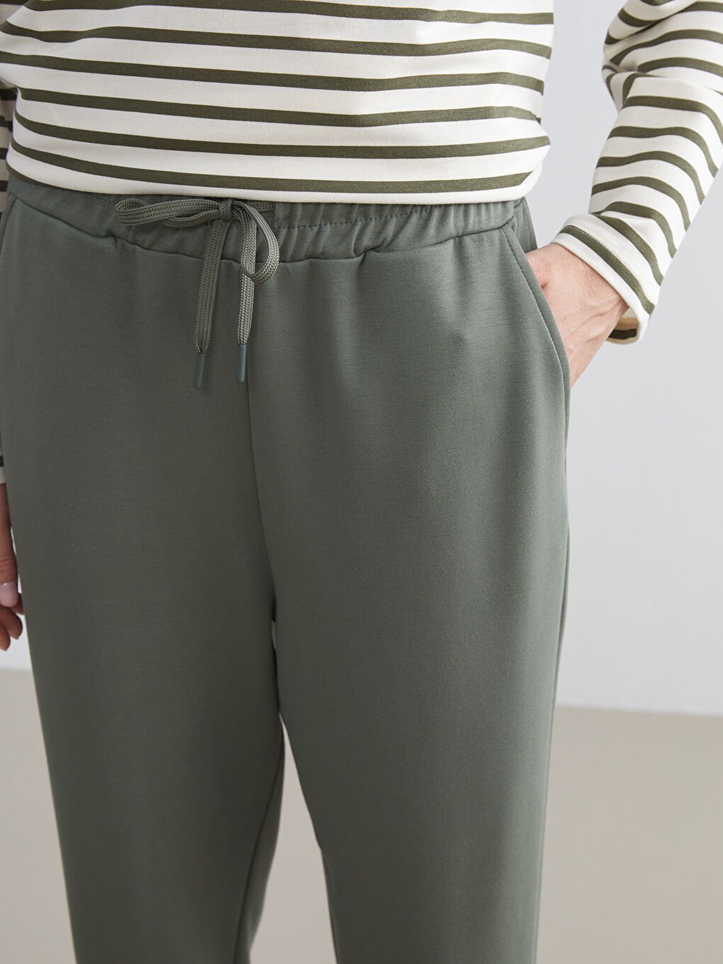 LCW Modest Women's Sweatpants with Elastic Waist -W5HD39Z8-HAU