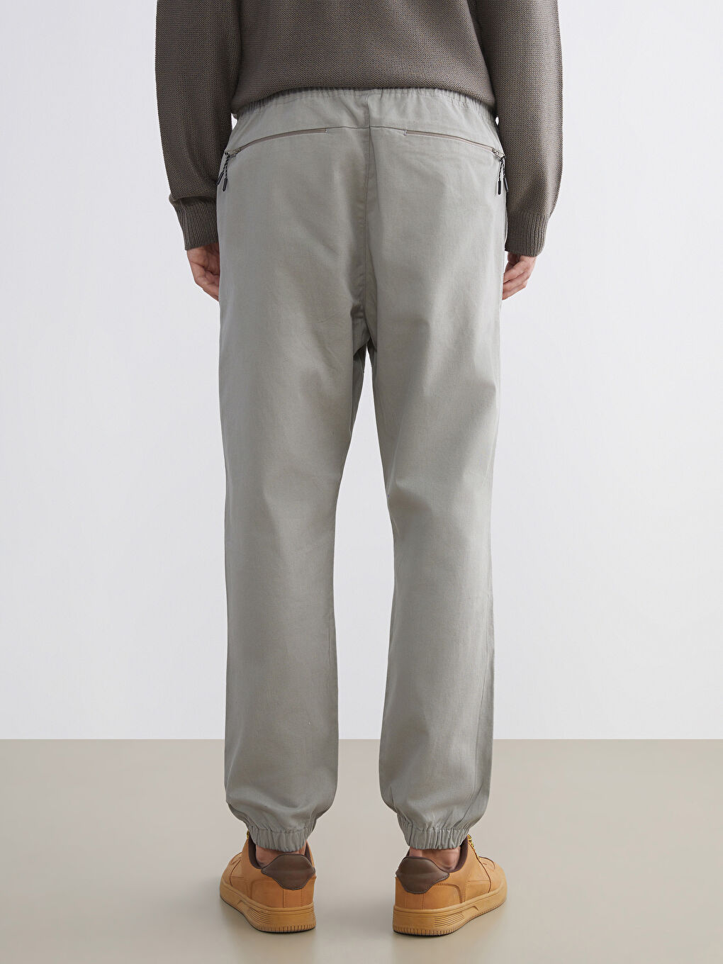 بنطلون للرجال بقصة عادية من قماش التويل-3