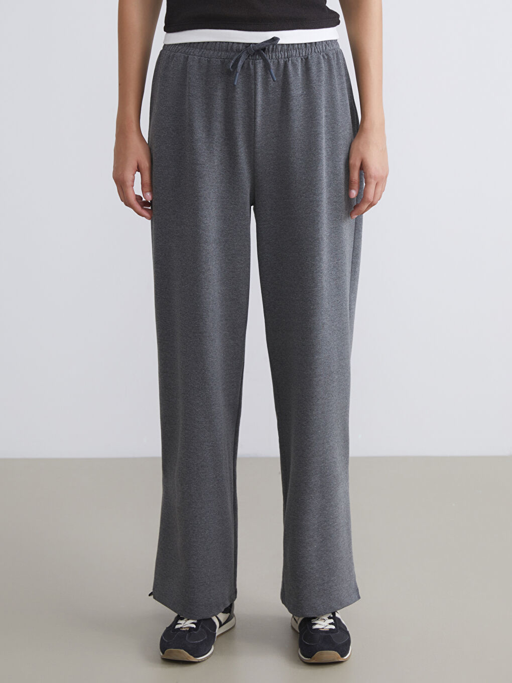 Antrasit Beli Lastikli Kadın Spor Eşofman Altı-1