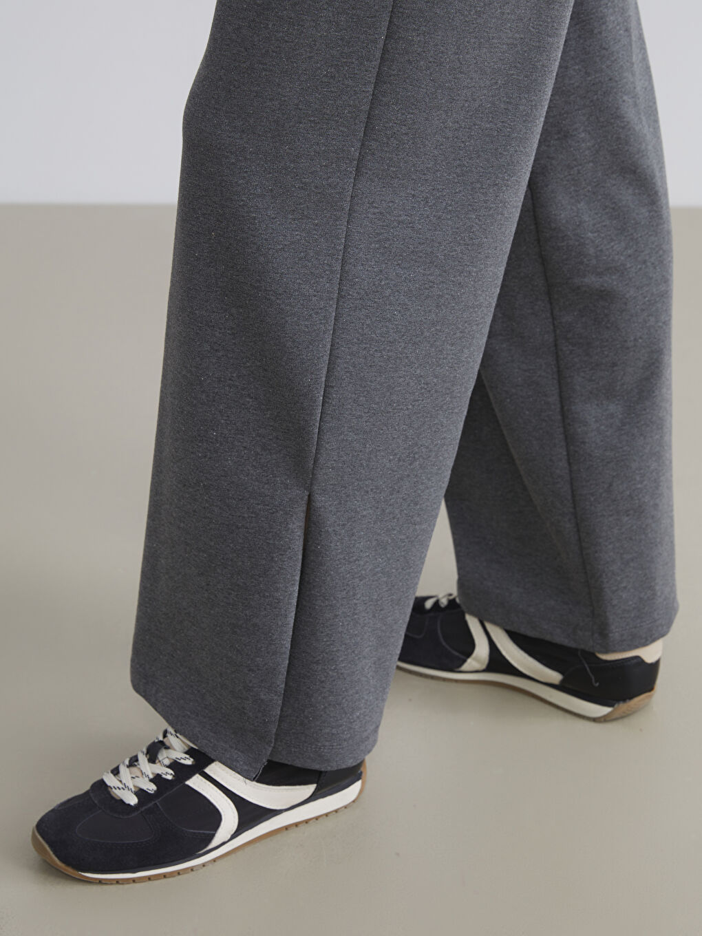 Antrasit Beli Lastikli Kadın Spor Eşofman Altı-2