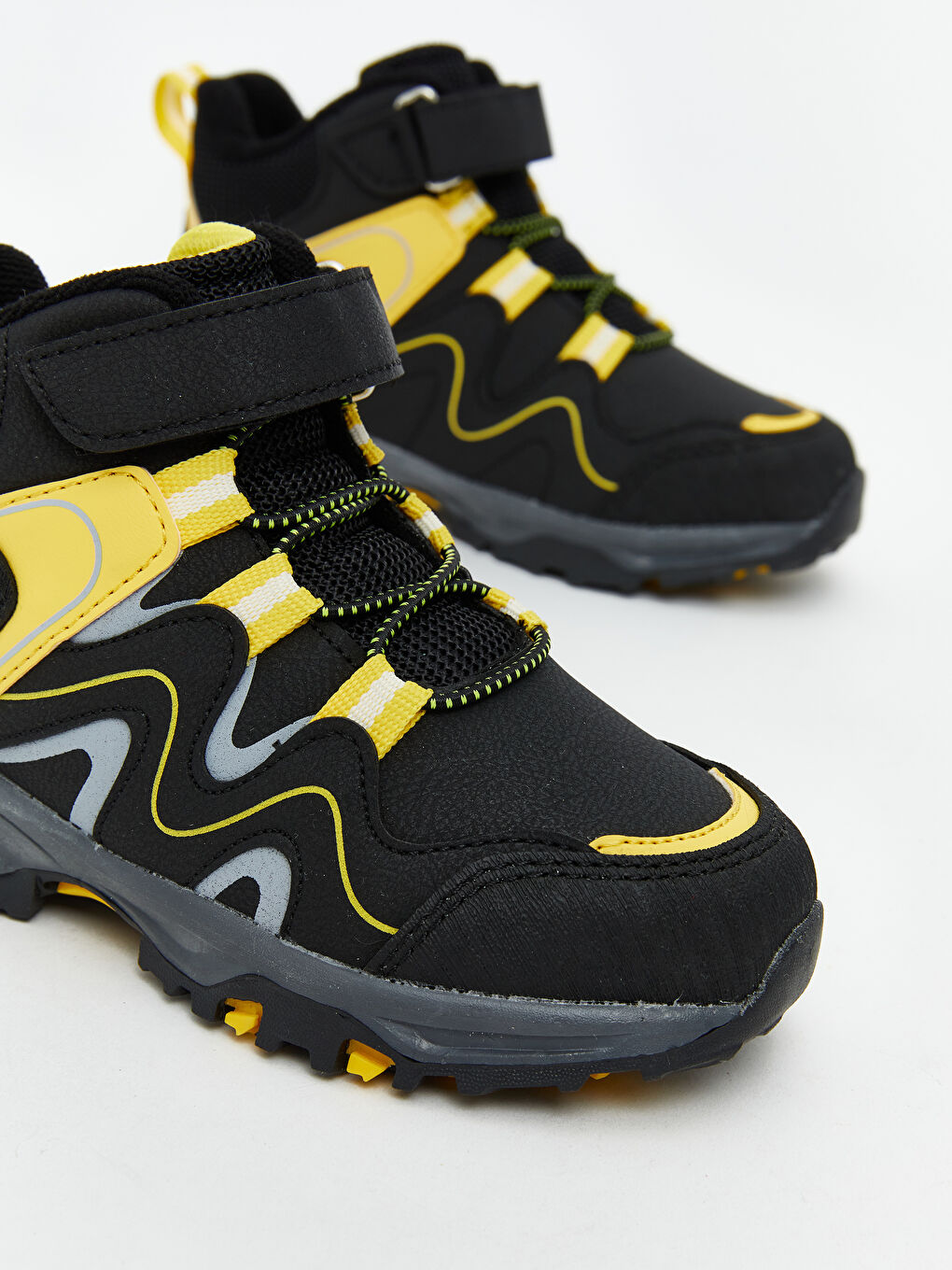 Siyah Bağcıklı ve Cırt Cırtlı Erkek Çocuk Trekking Bot-2