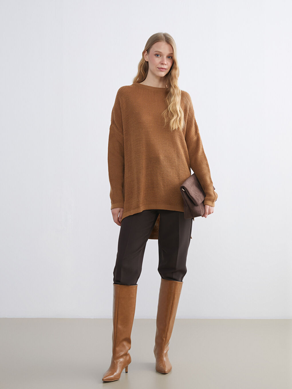 كنزة صوفية برقبة دائرية للسيدات-1