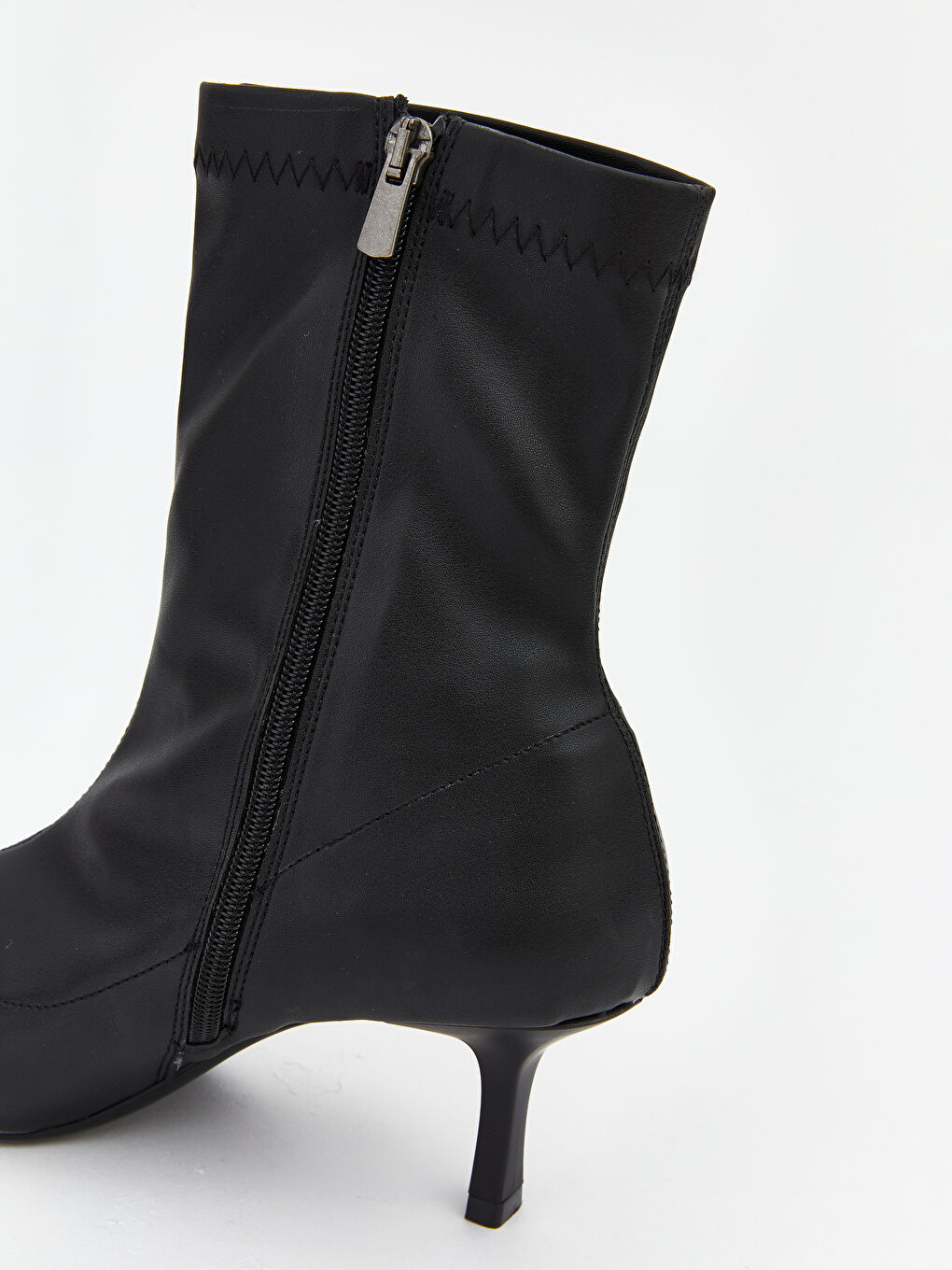 Siyah Deri Görünümlü Kadın Topuklu Bot-4