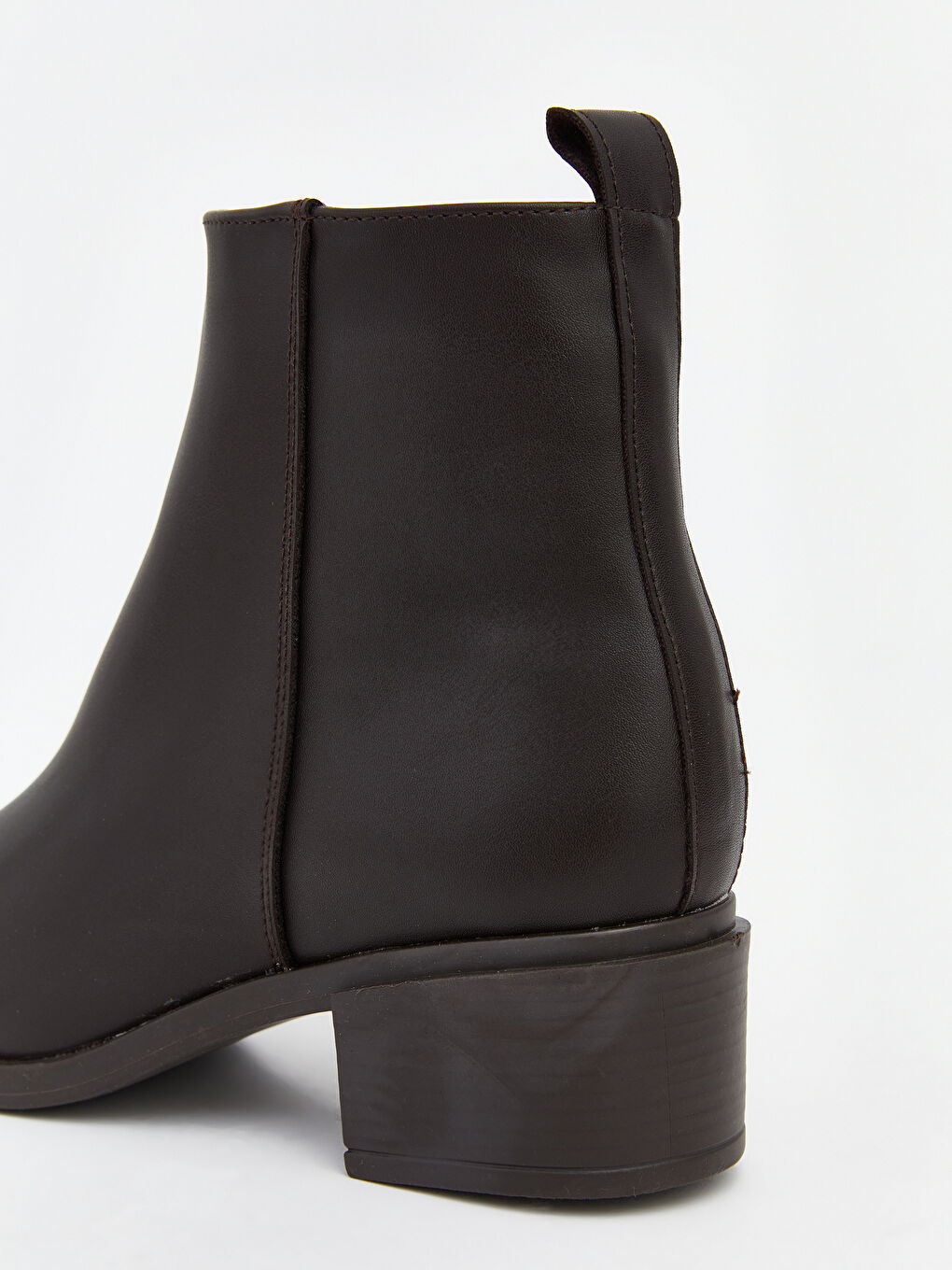 Kahverengi Deri Görünümlü Kadın Bot-5