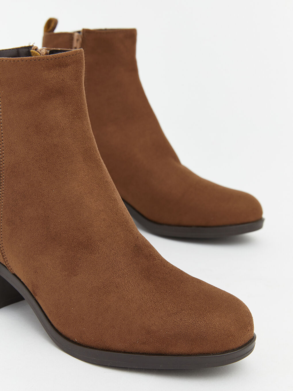 Bej Deri Görünümlü Kadın Bot-2