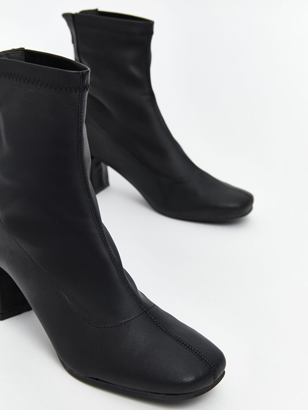 بوت كعب للسيدات من جلد صناعي-2