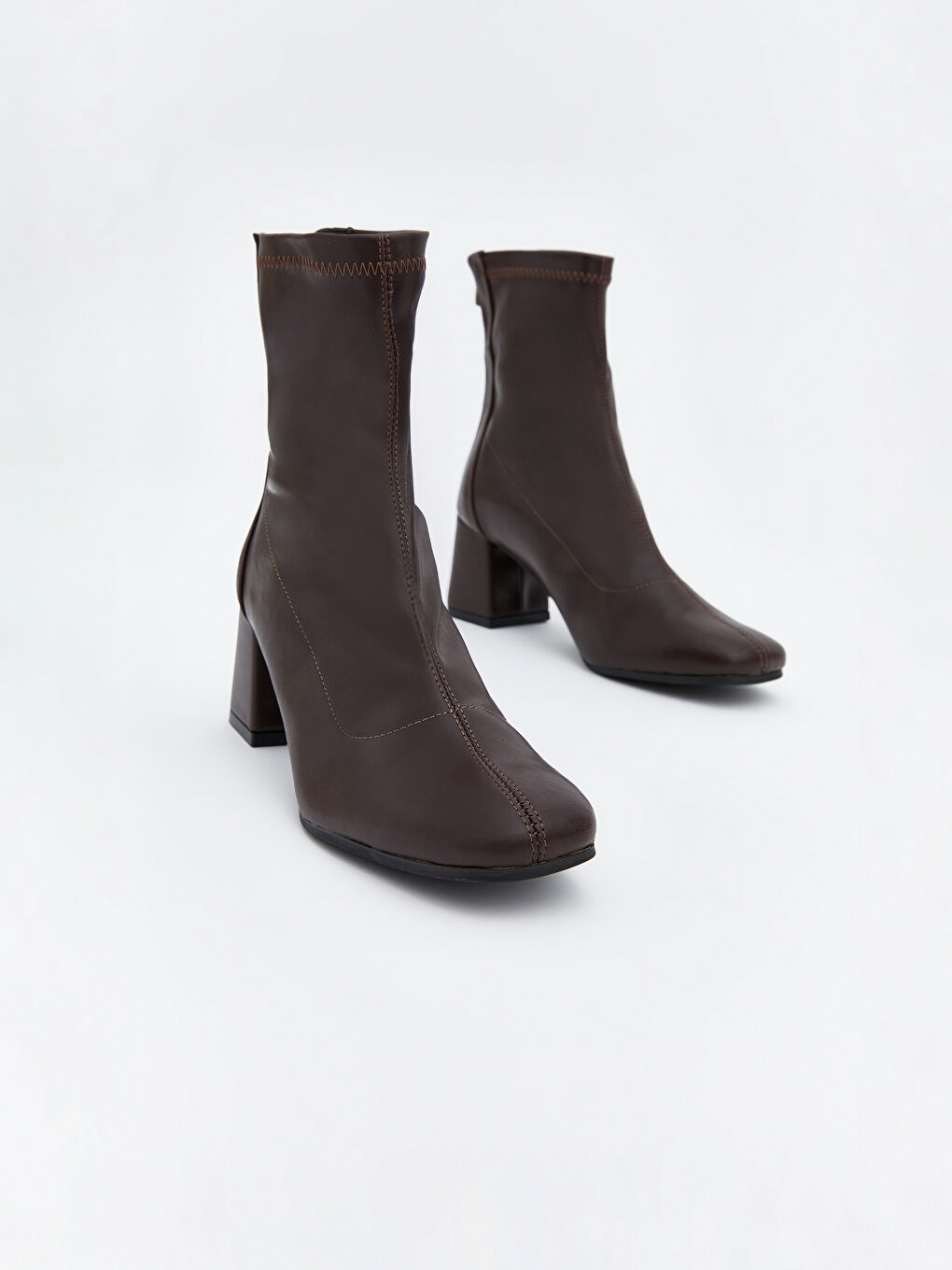 بوت كعب للسيدات من جلد صناعي-1