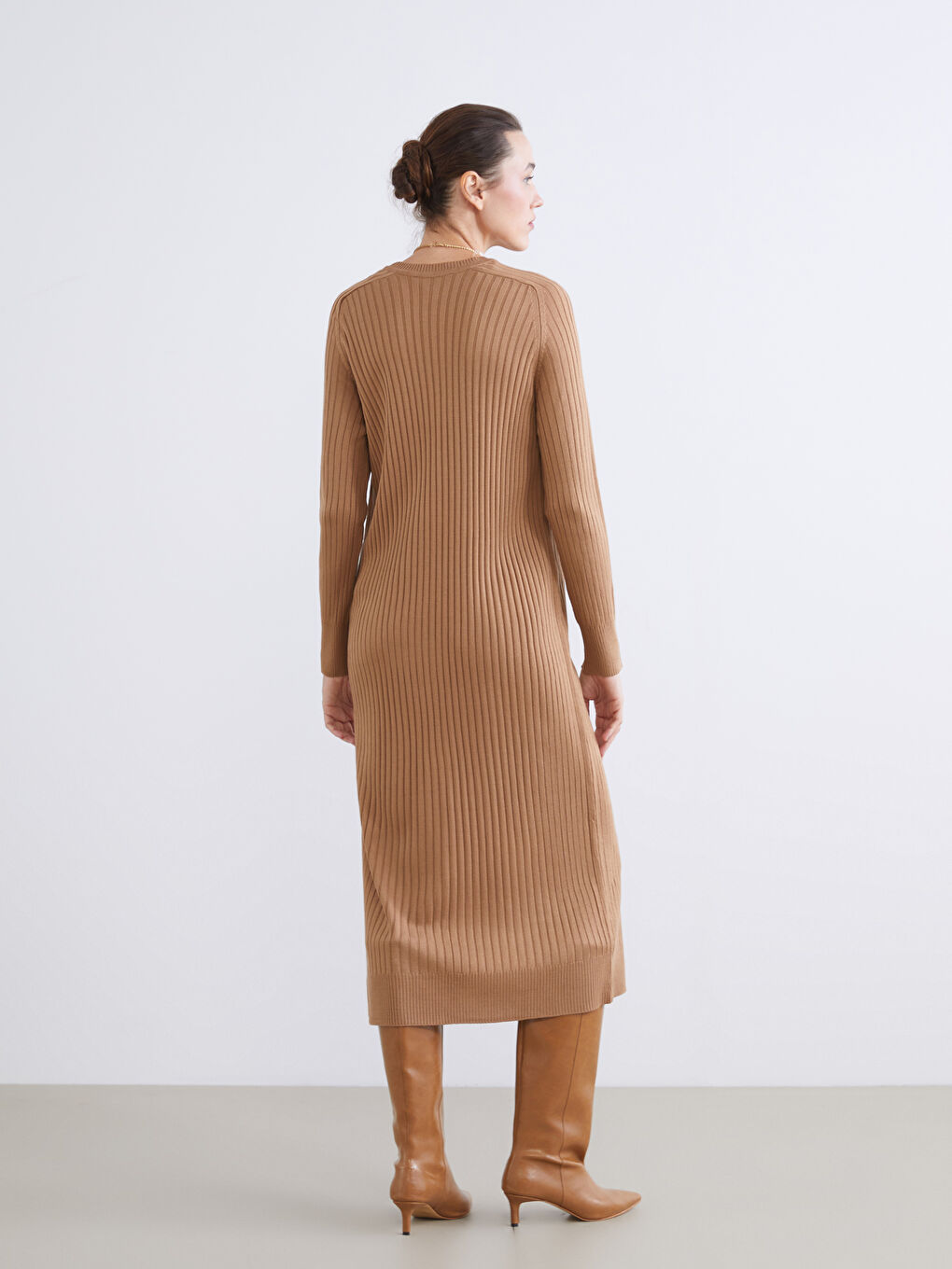 فستان تريكو برقبة دائرية-3