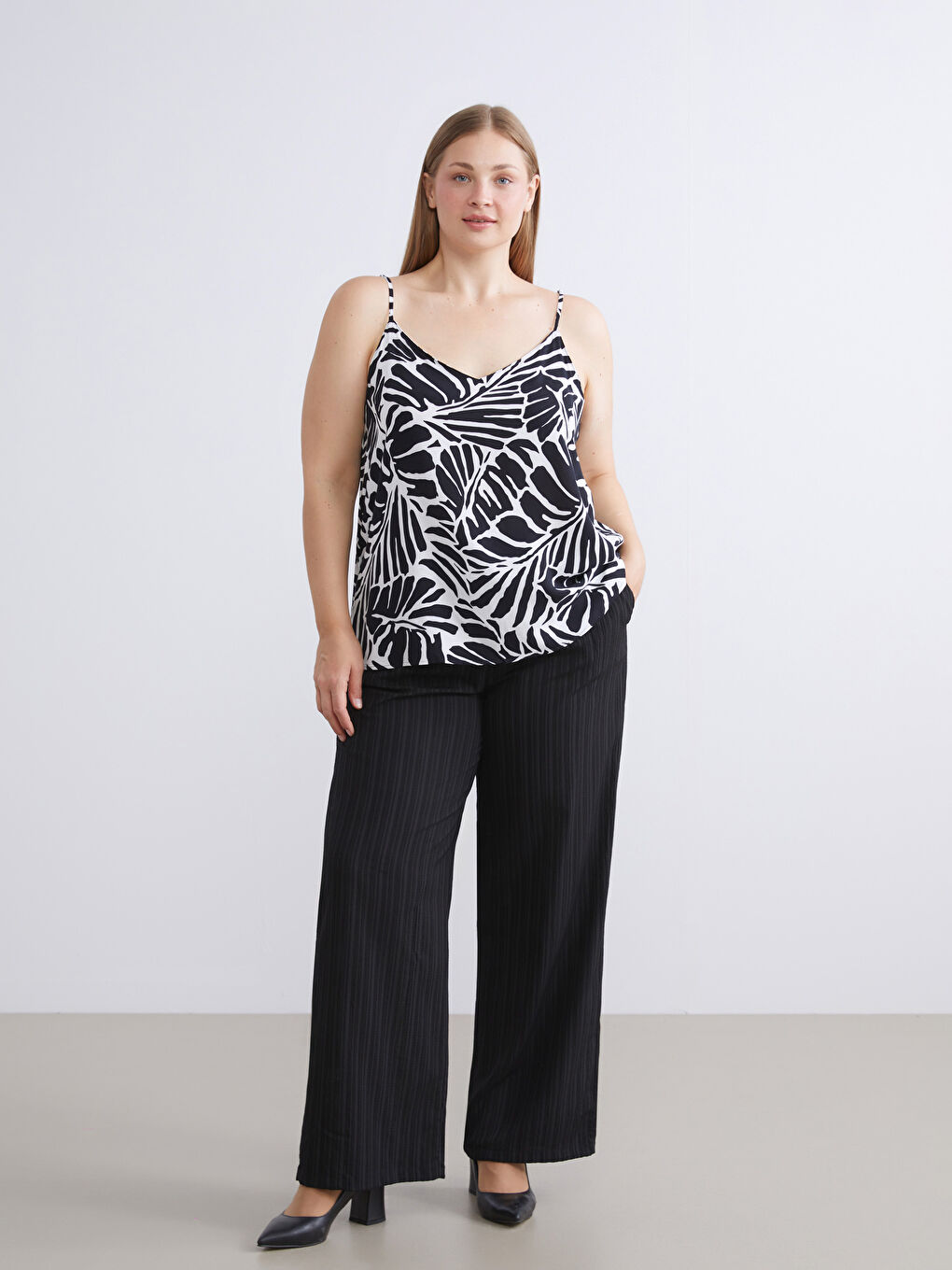 Women's Elastic Waist Linen Blend Trousers-1