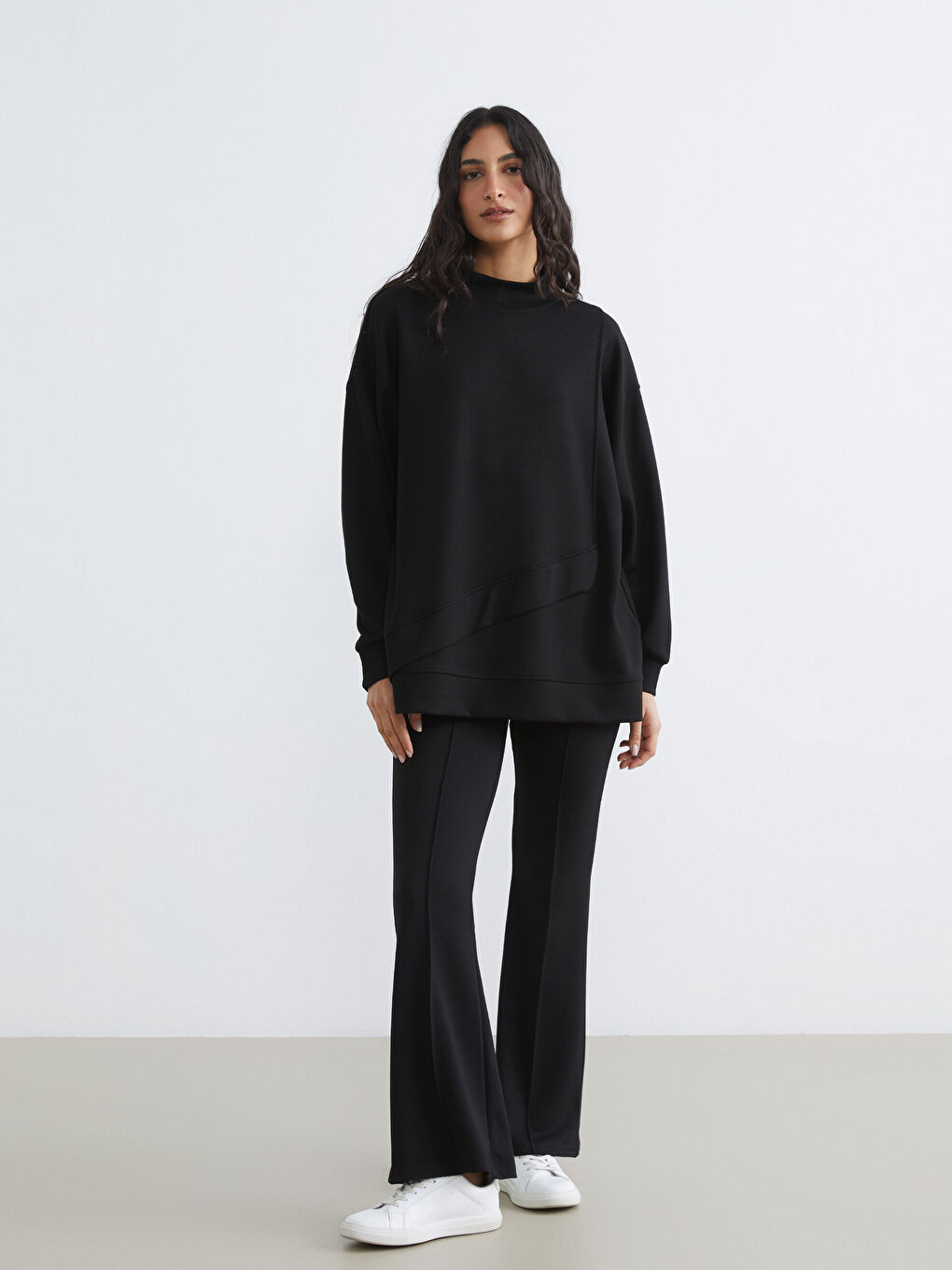 Siyah Dik Yaka Soft Touch Kadın Sweatshirt Tunik-1