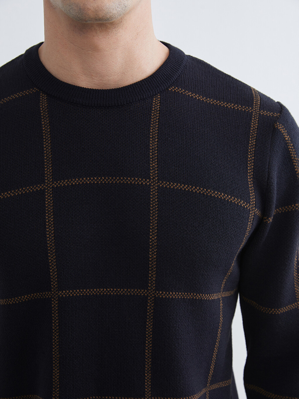 Crew Neck Checkered Men's Knitwear Sweater-2