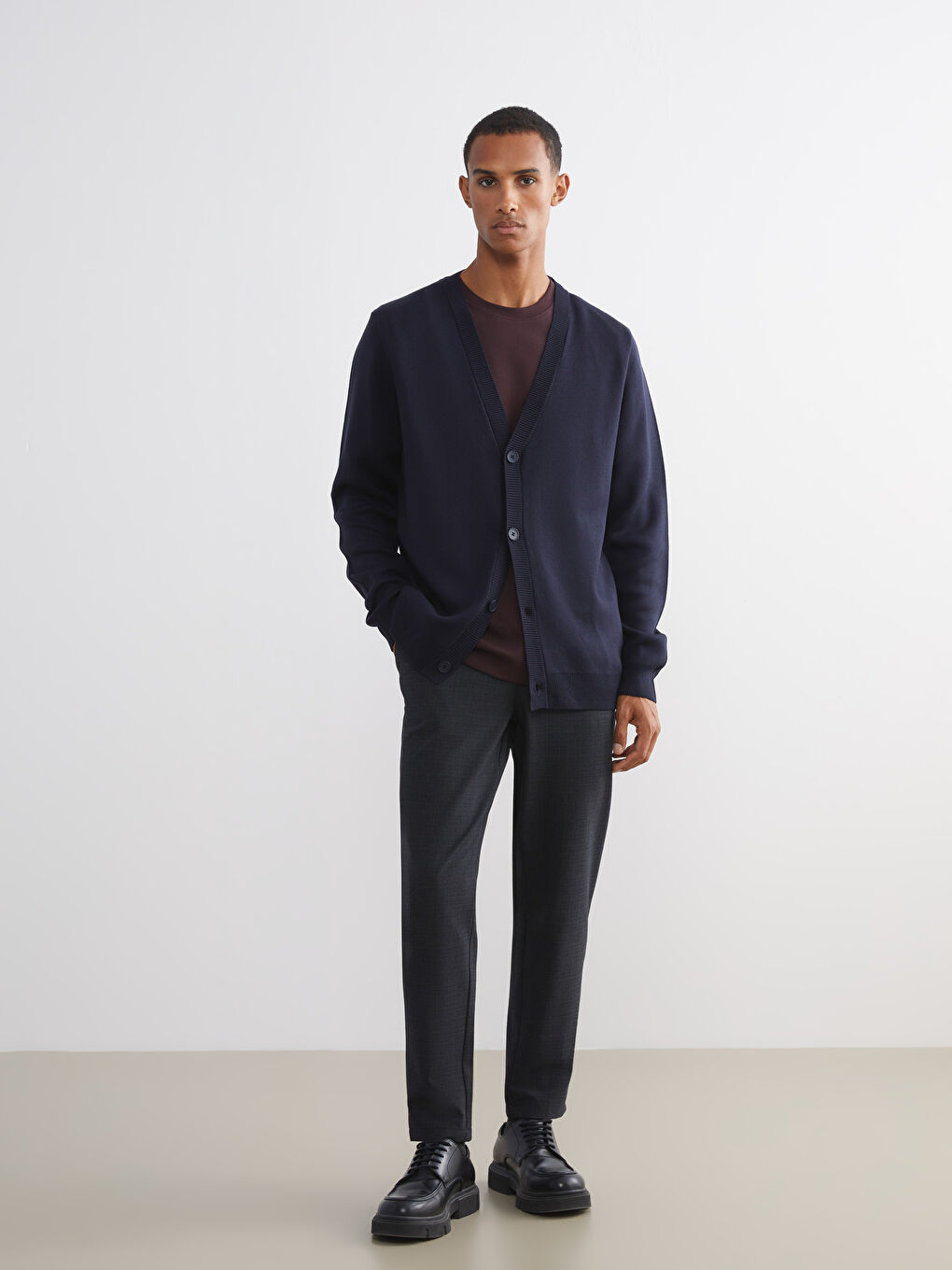 Lacivert Standart Kalıp V Yaka Erkek Triko Hırka-1