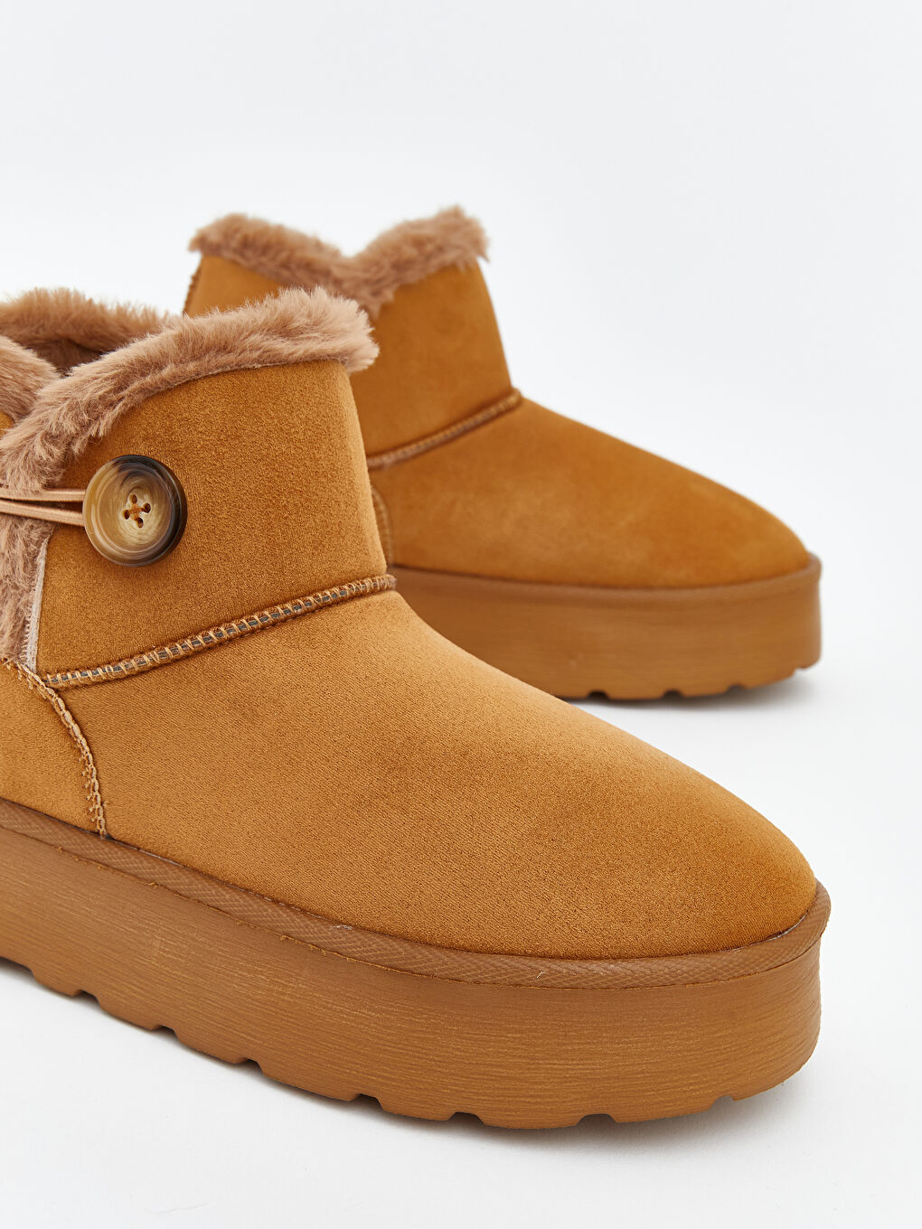 Bej İçi Kürklü Kadın Bot-2