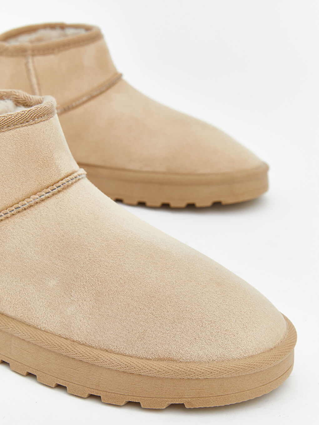 Bej Süet Görünümlü Kadın Bot-2