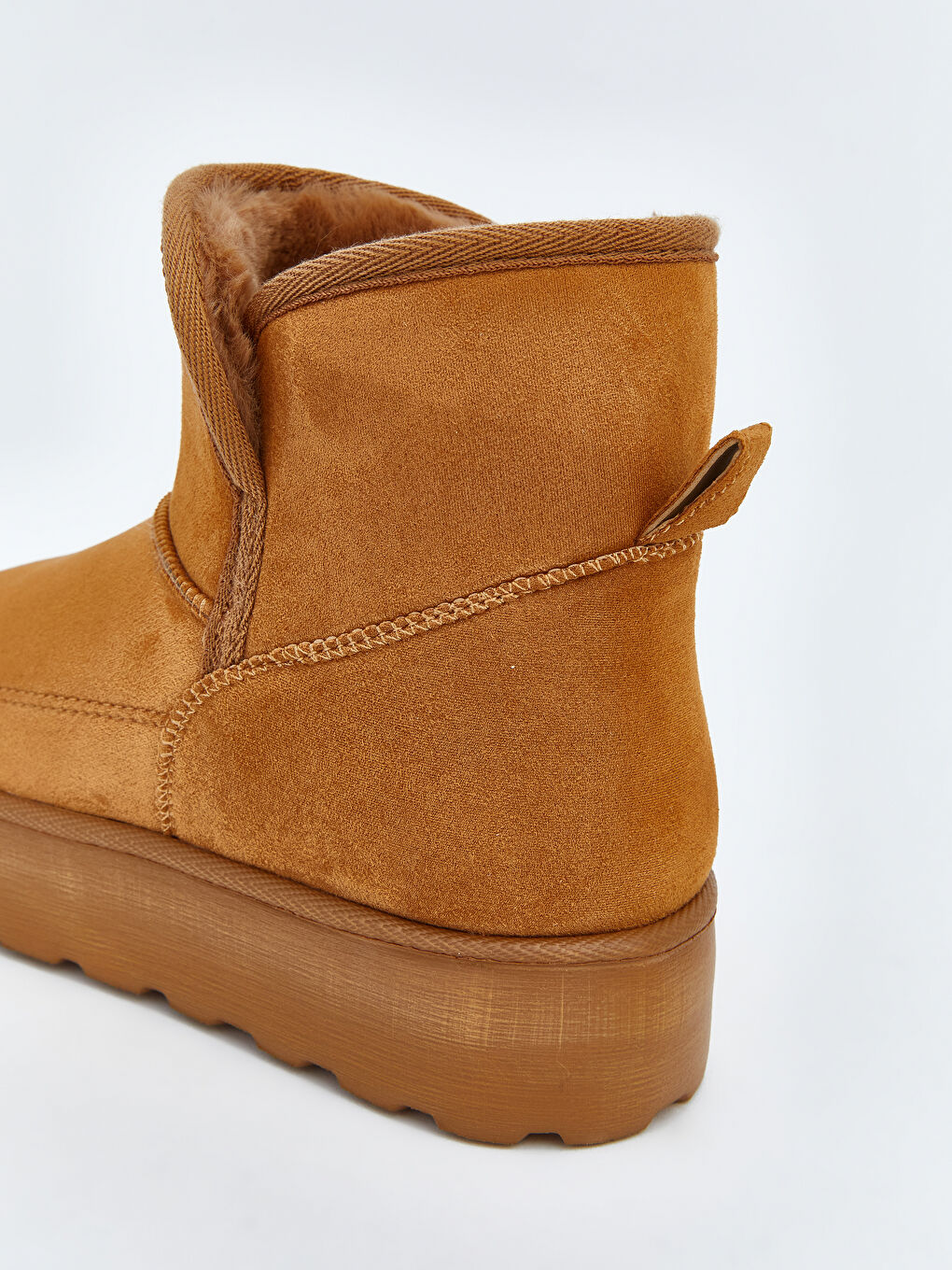 Bej Süet Görünümlü Kadın Bot-4