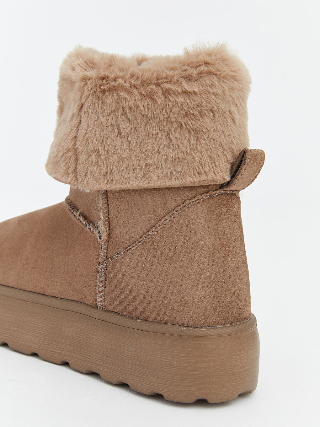 Bej İçi Kürklü Kadın Bot-4