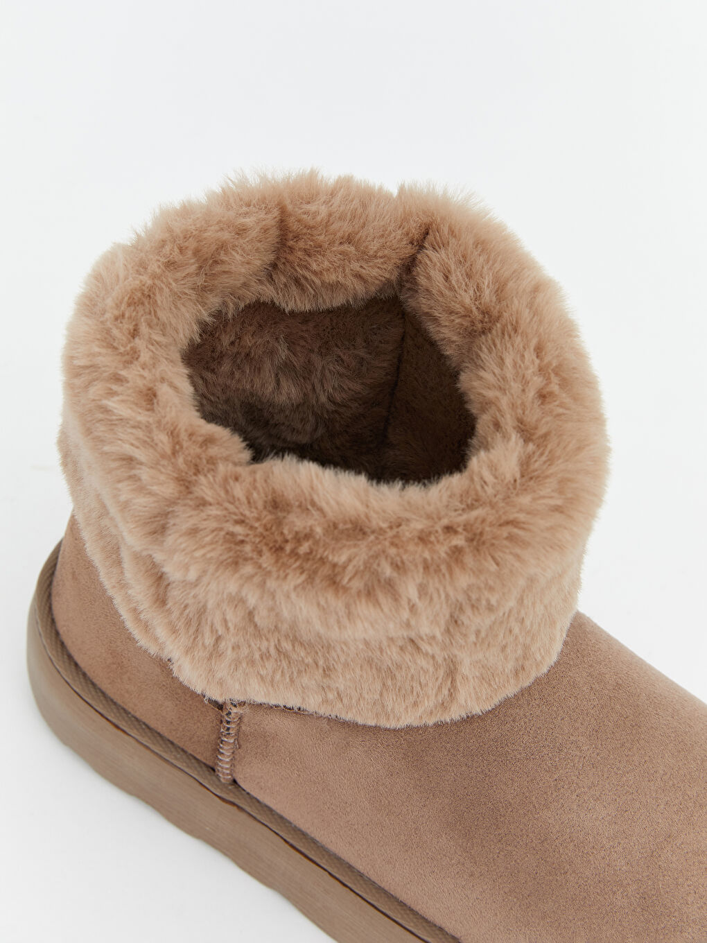 Bej İçi Kürklü Kadın Bot-5