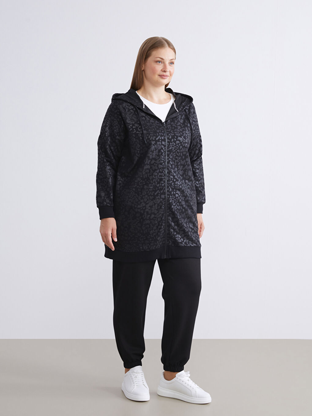 Siyah Kapüşonlu Desenli Kadın Hırka-5