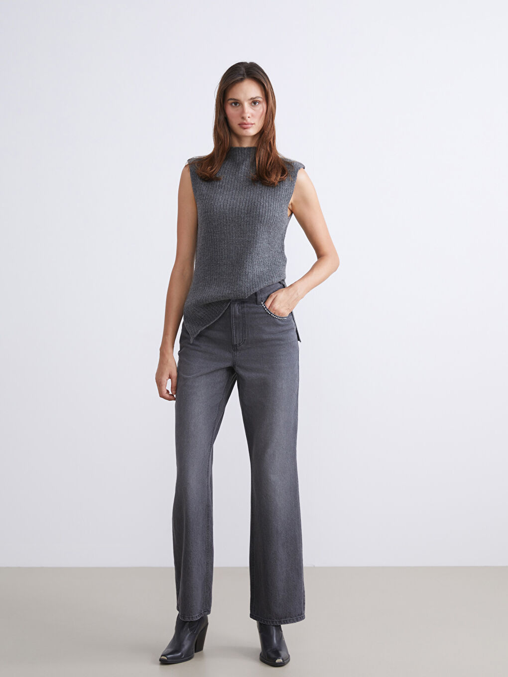 Әйелдерге арналған кең балақ әшекеймен безендірілген джинс шалбар