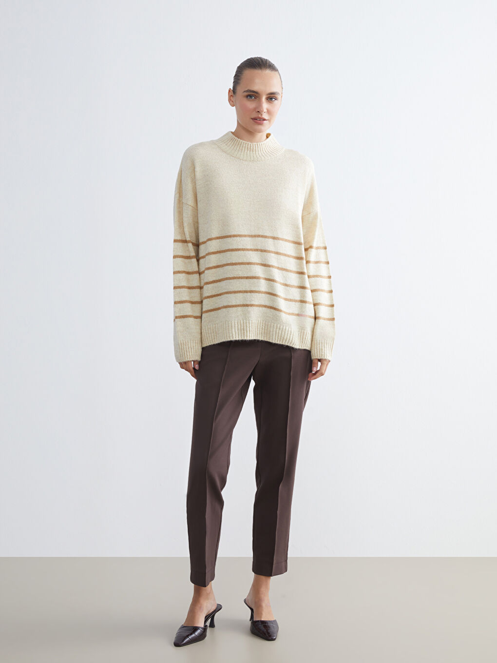 Kahverengi Yarım Balıkçı Yaka Çizgili Oversize Kadın Triko Kazak-1