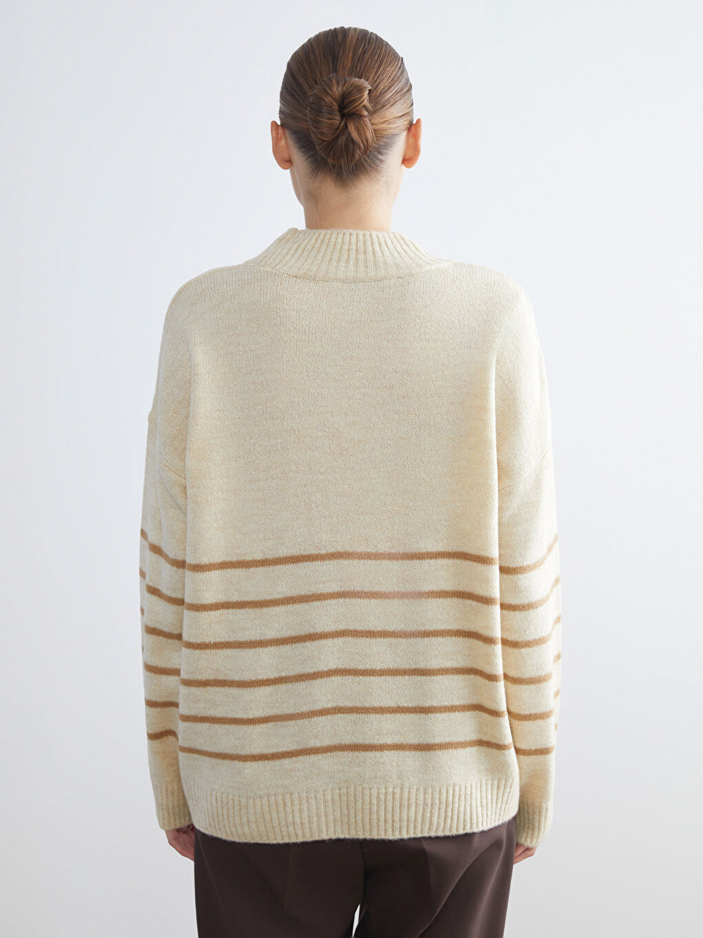 Kahverengi Yarım Balıkçı Yaka Çizgili Oversize Kadın Triko Kazak-3