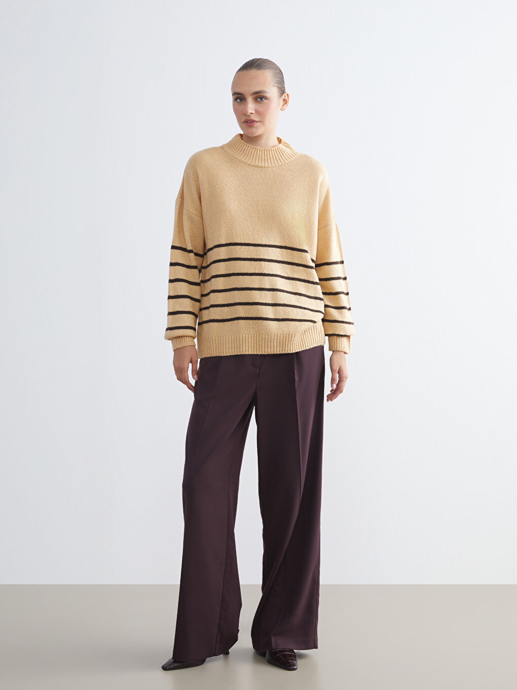 Kahverengi Yarım Balıkçı Yaka Çizgili Oversize Kadın Triko Kazak-1