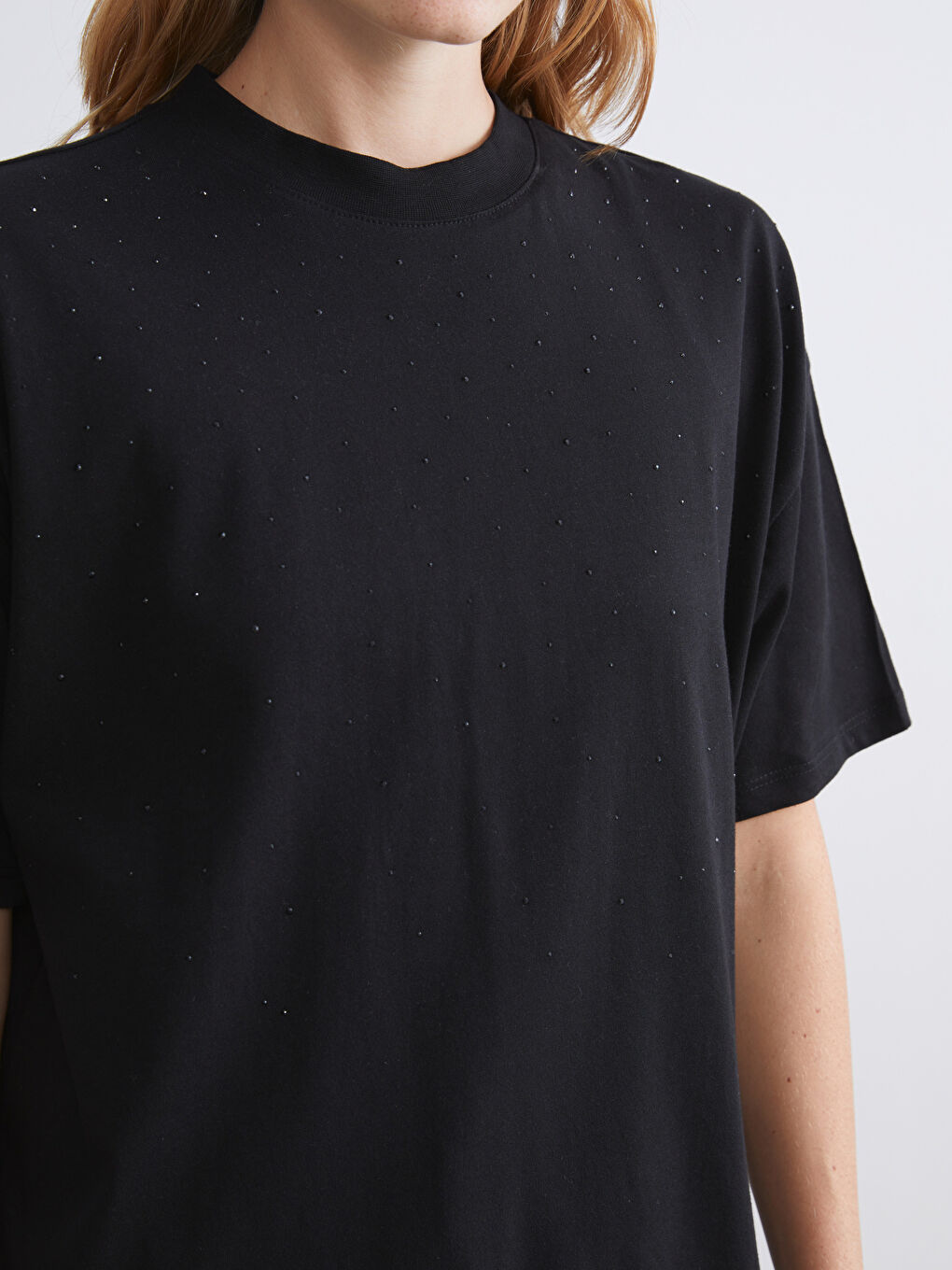 Siyah Bisiklet Yaka Taşlı Kadın Tişört-3