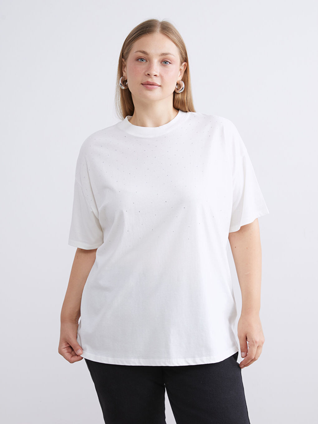 Ekru Bisiklet Yaka Taşlı Kadın Tişört-1