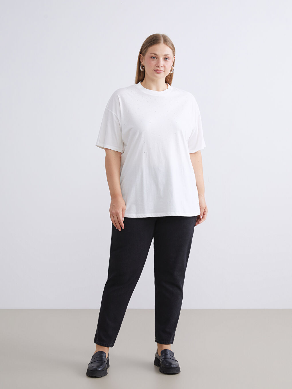 Ekru Bisiklet Yaka Taşlı Kadın Tişört-5