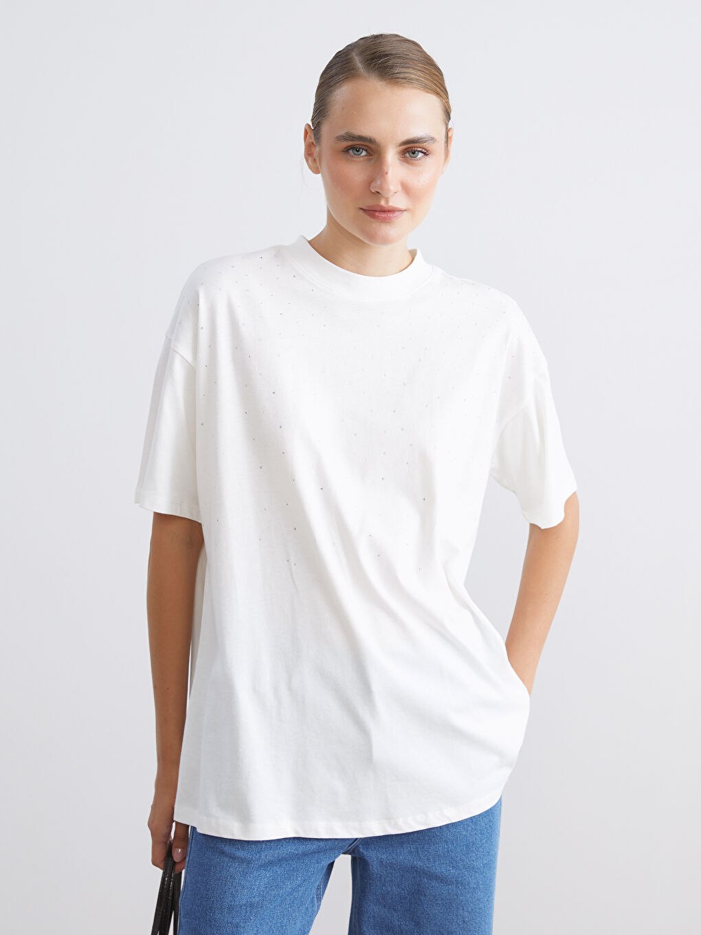 Ekru Bisiklet Yaka Taşlı Kadın Tişört