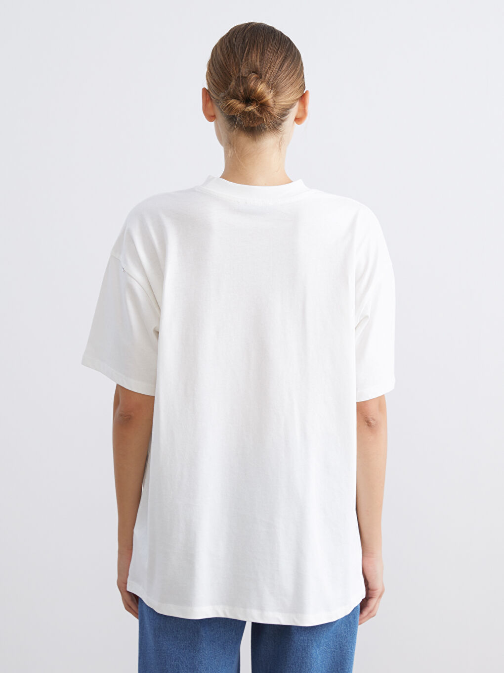 Ekru Bisiklet Yaka Taşlı Kadın Tişört-4