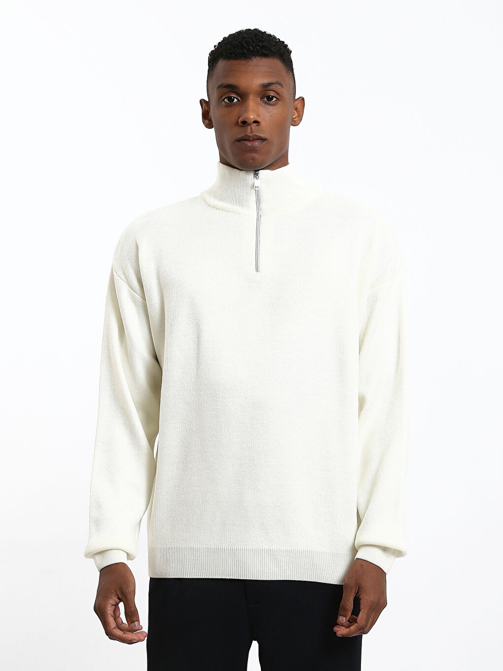 كنزة صوفية بسحاب وياقة قمعية للرجال