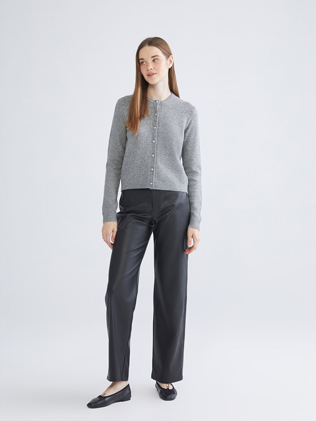 Siyah Dar Fit Deri Görünümlü Kadın Pantolon