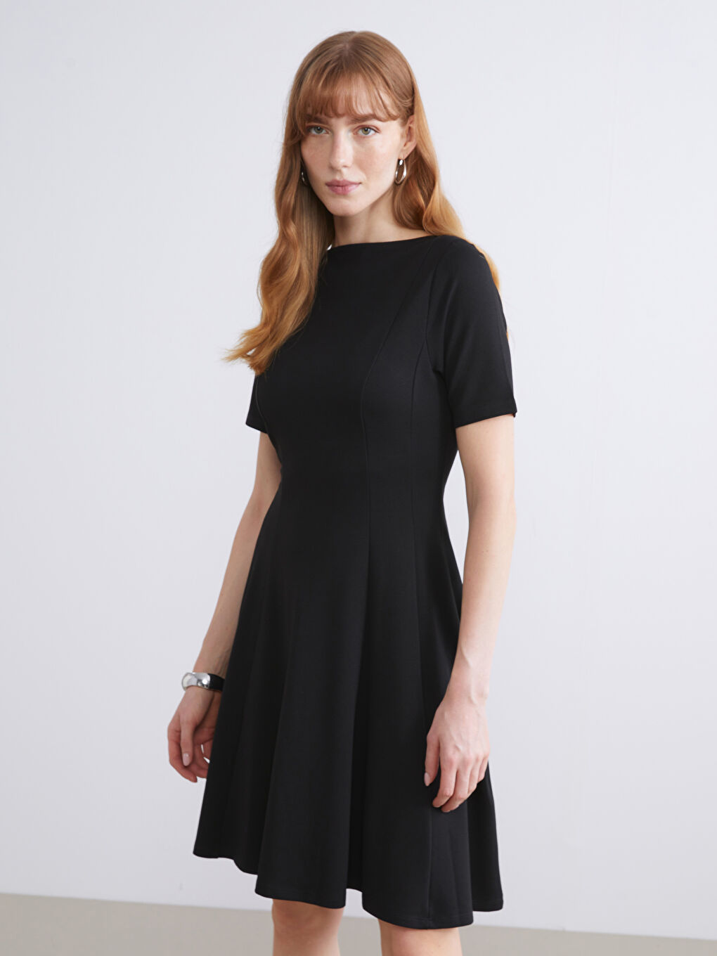 CRNA Haljina Žena-1