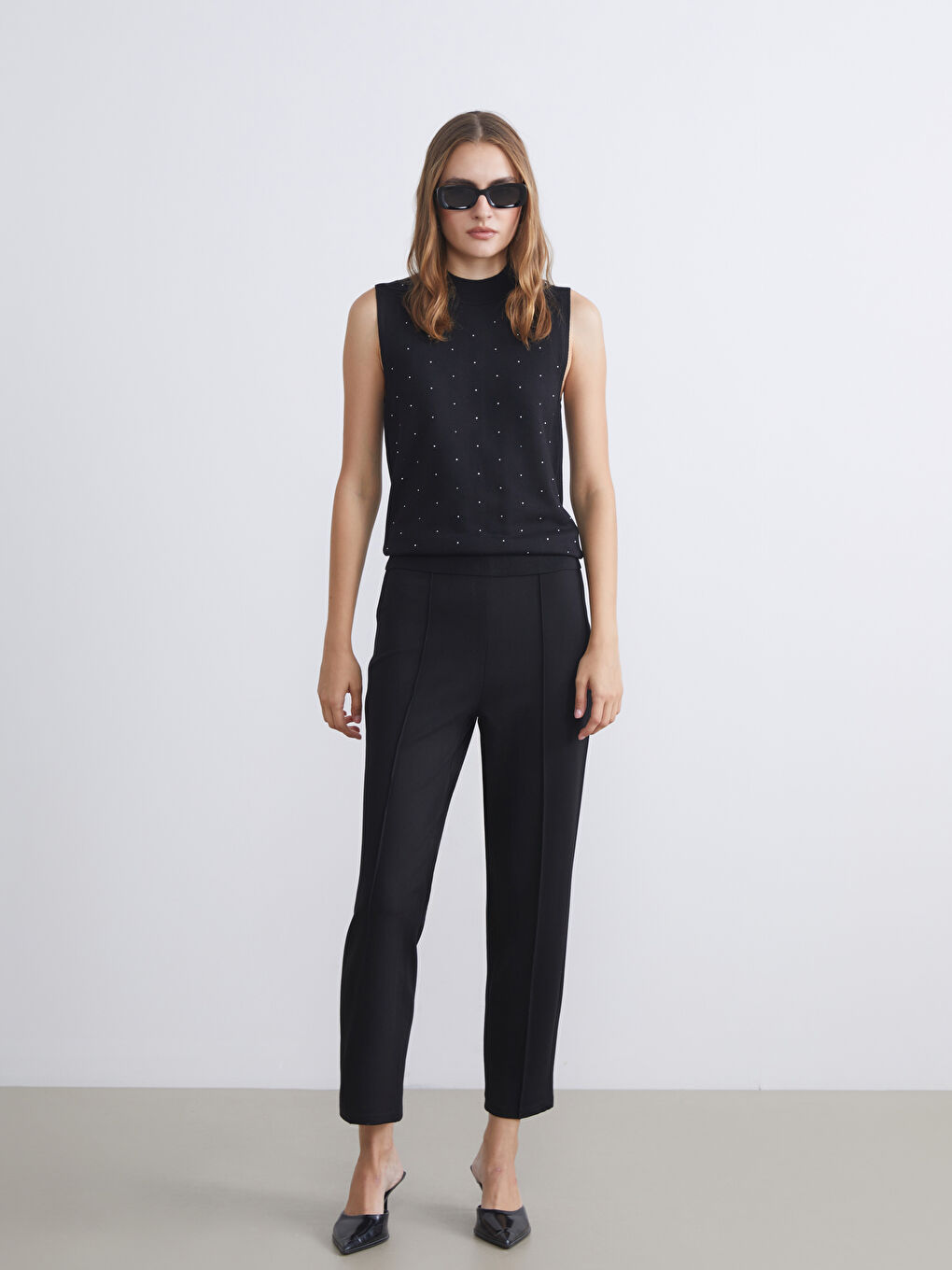 Siyah Bisiklet Yaka Taşlı Kadın Triko Atlet-1