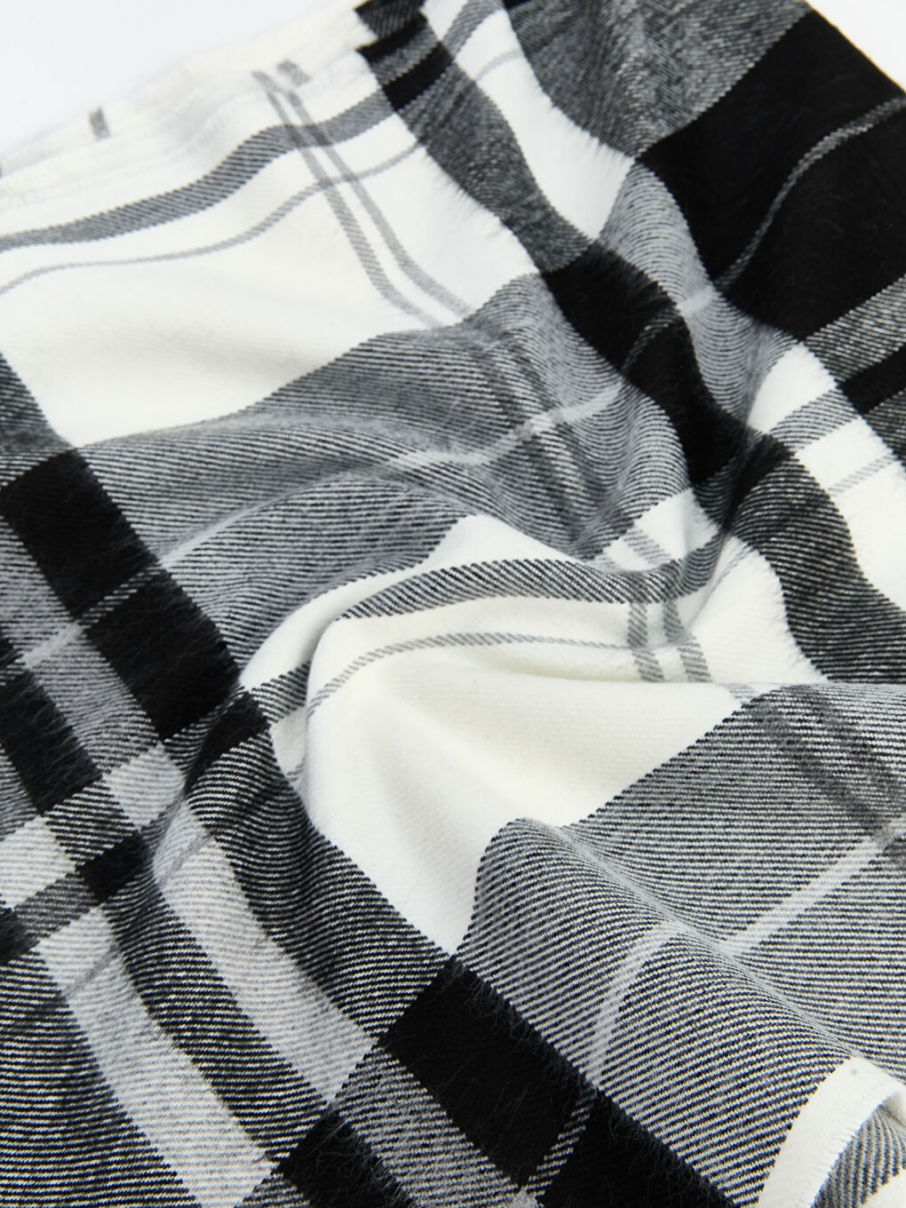 Siyah Püskül Detaylı Ekose Desenli Erkek Atkı-5