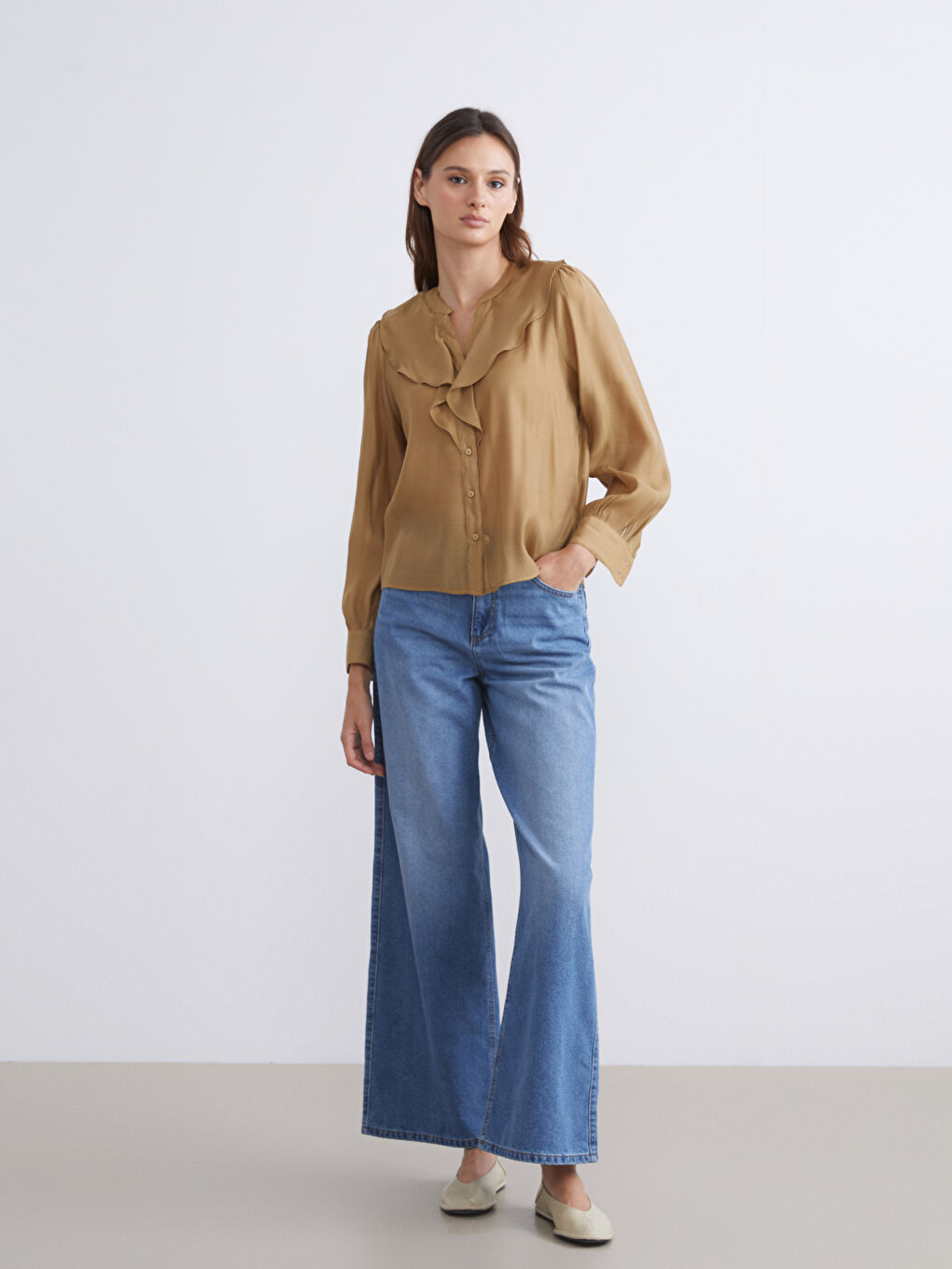 LCWAIKIKI Classic V Neck Frilly Blouse -W5HQ95Z8-FQQ