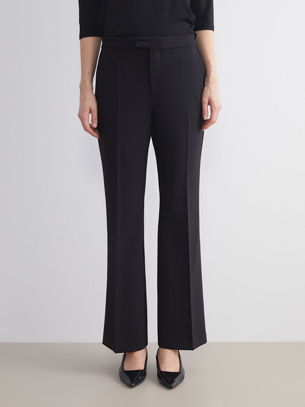 LCWAIKIKI Classic Women's Trousers with Elastic Waist and Flared Leg -W5HR27Z8-CVL
