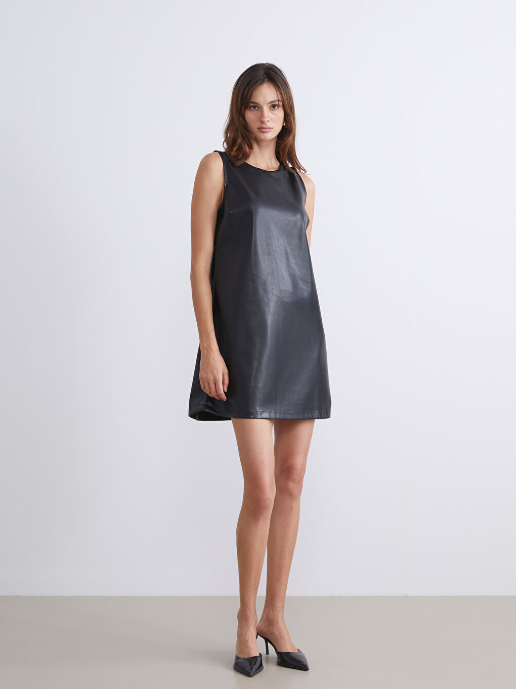 CRNA Haljina Žena-1