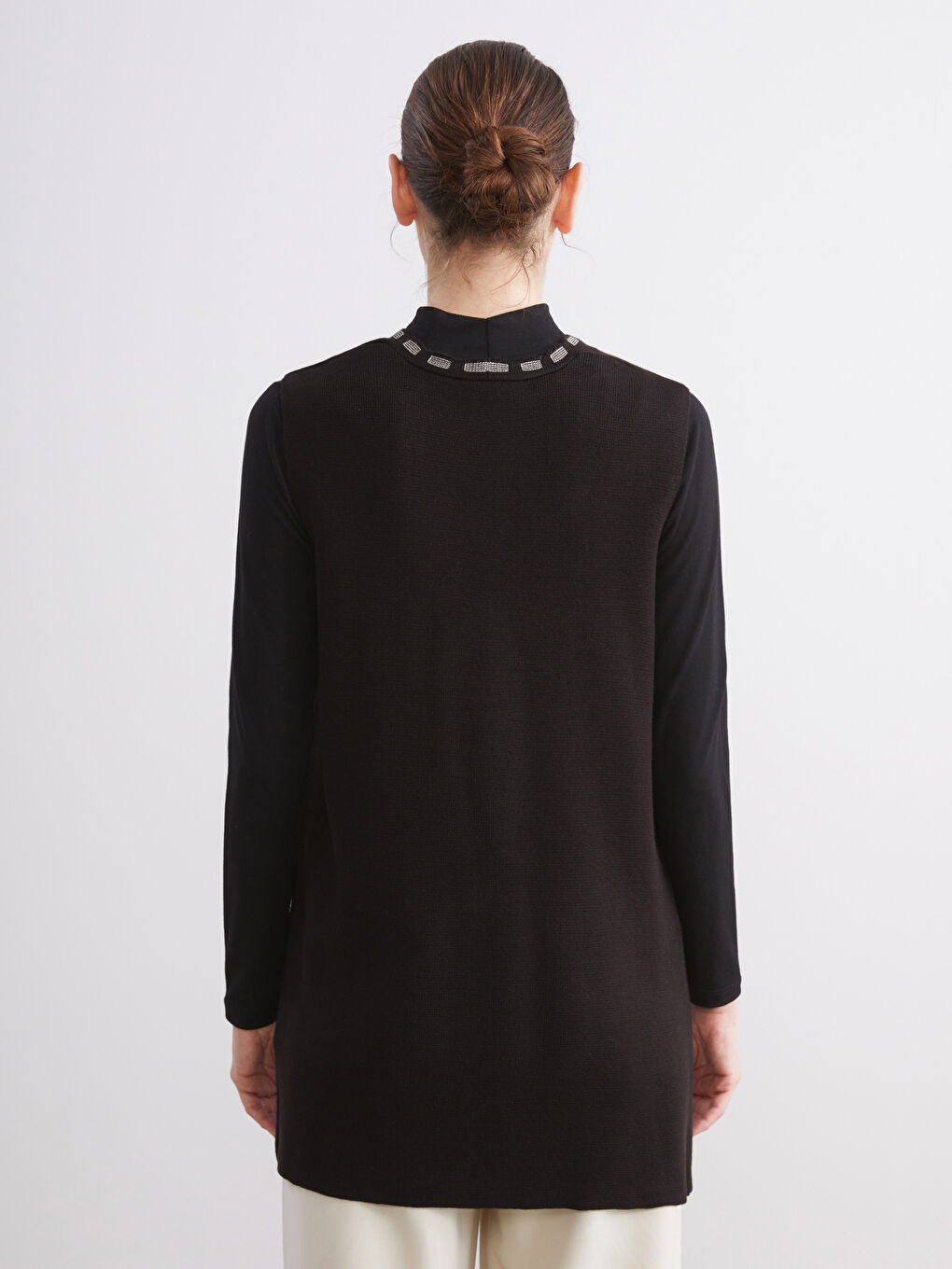 Siyah V Yaka Desenli Kadın Triko Yelek-3