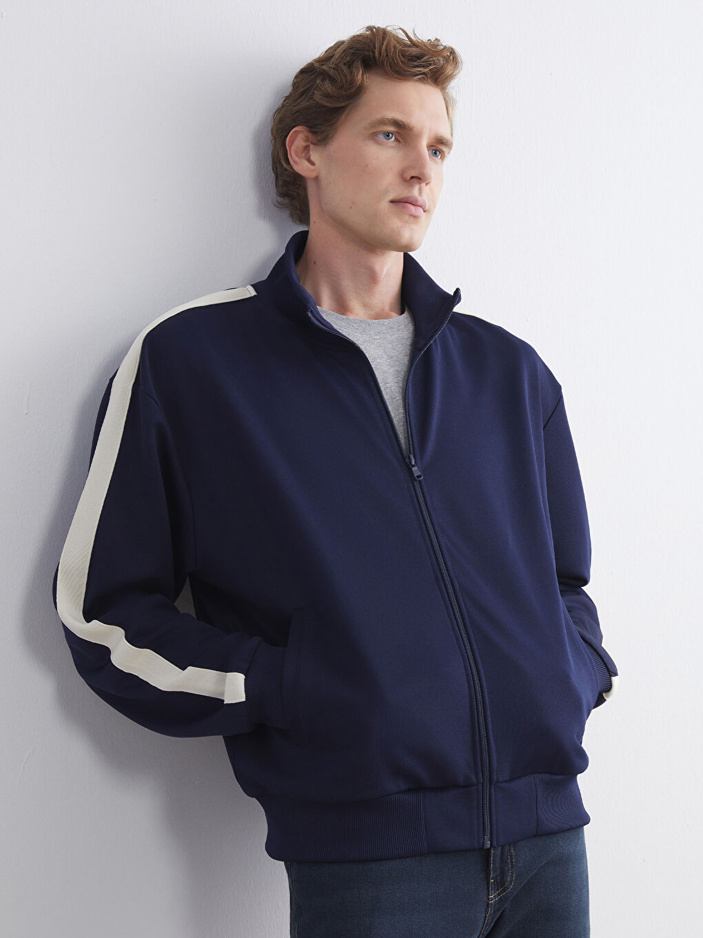 Man NAVY Zip-Up Sweatshirt
