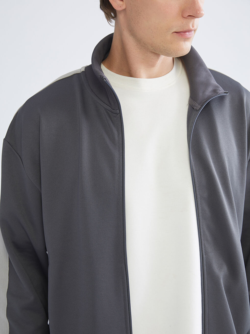 Man GREY Zip-Up Sweatshirt-2