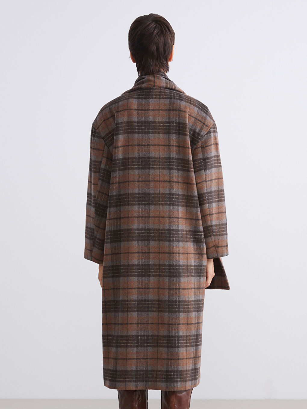 ქალი ყავისფერი შალის შერეული ქურთუკი-4