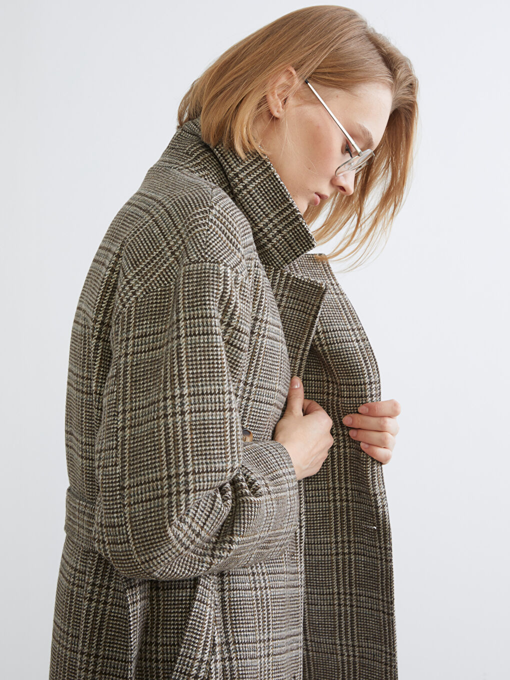 Kahverengi Kruvaze Yaka Ekose Kadın Kaşe Kaban