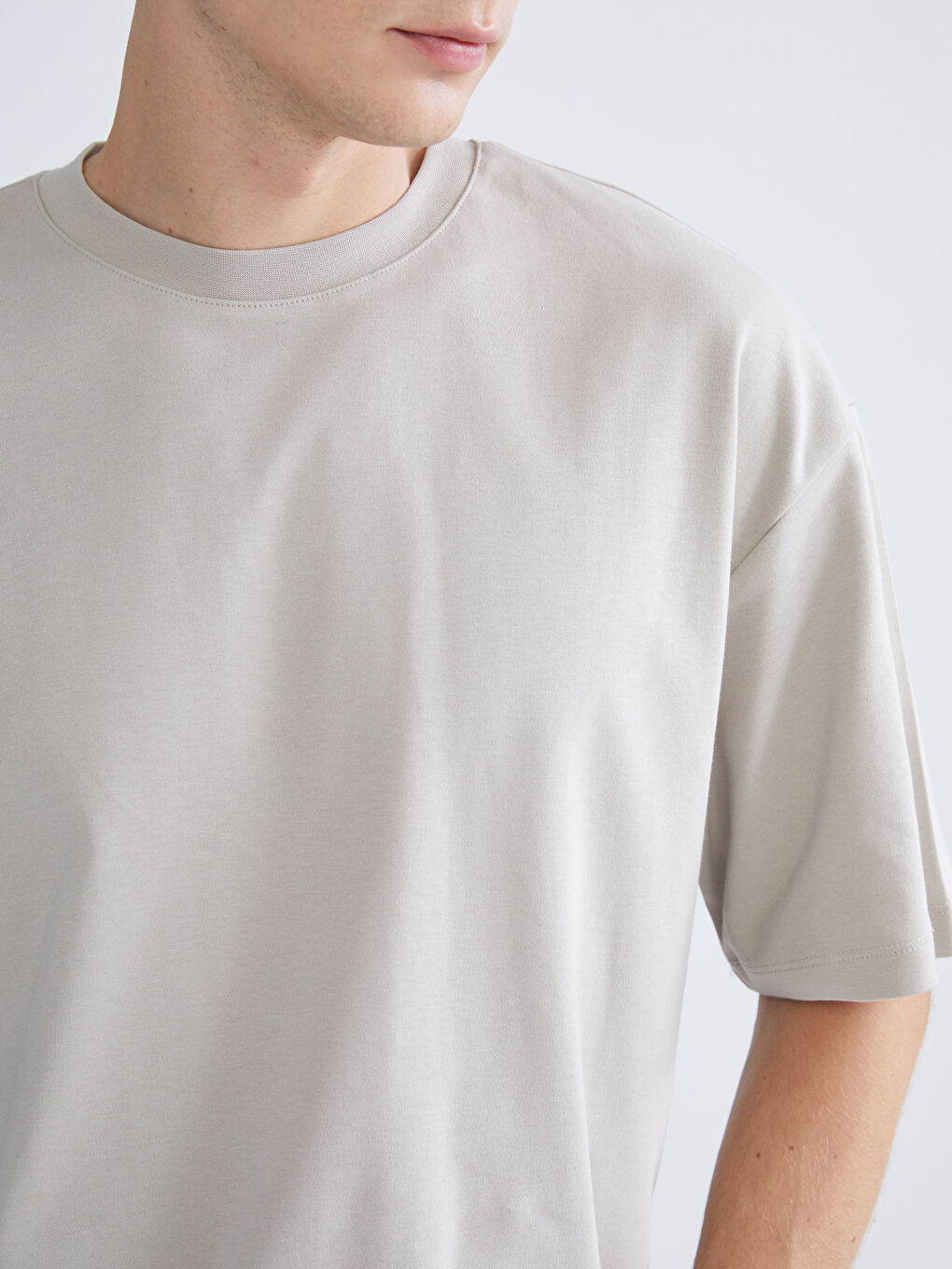 Bej Bisiklet Yaka Erkek Tişört-2